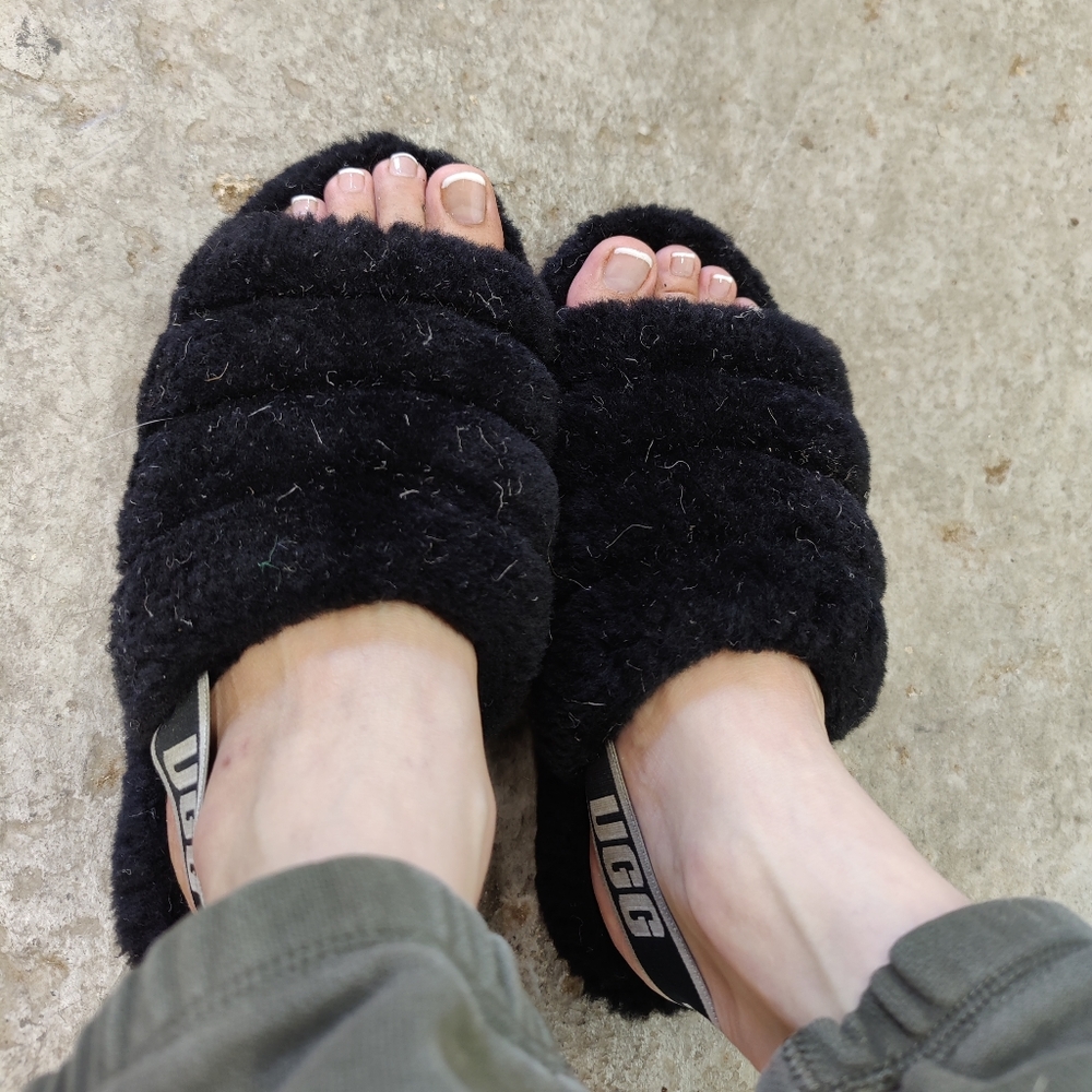 Uggs fluff yeah slippers